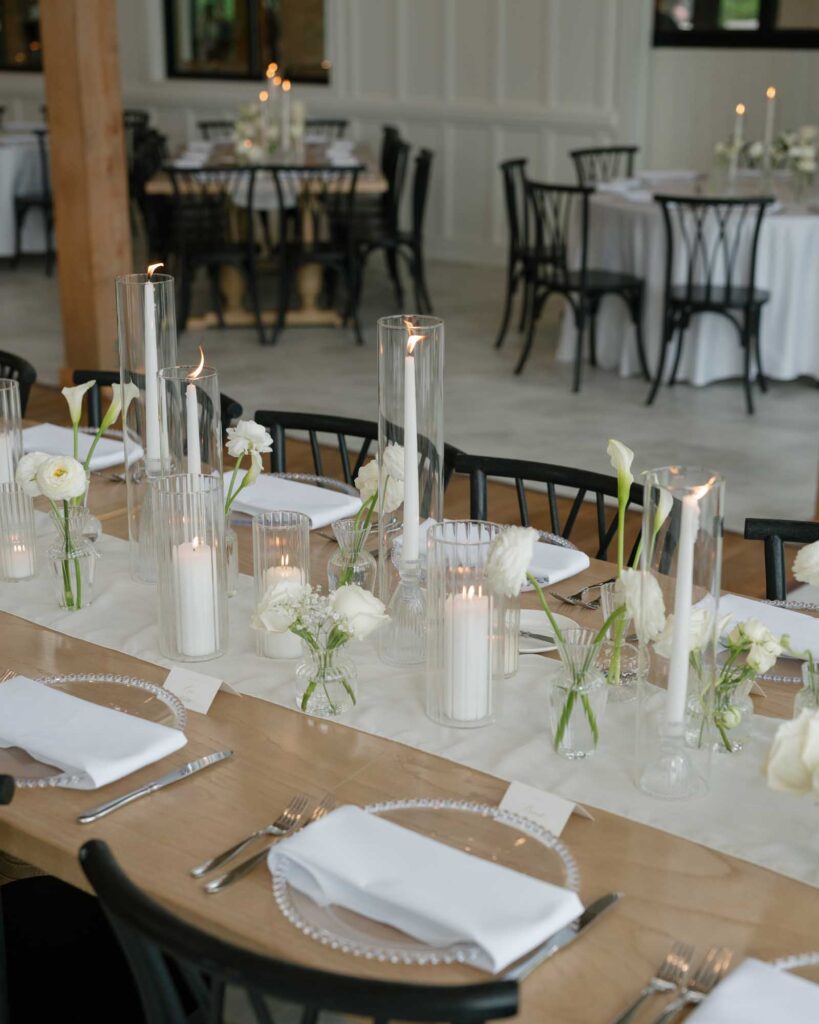 White Willow Meadows in Franklin, Ohio wedding tablescape